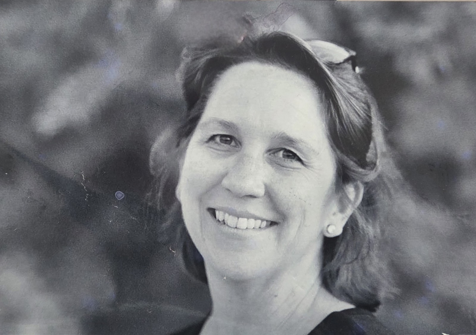 Heidi visiting an artist&rsquo;s workshop